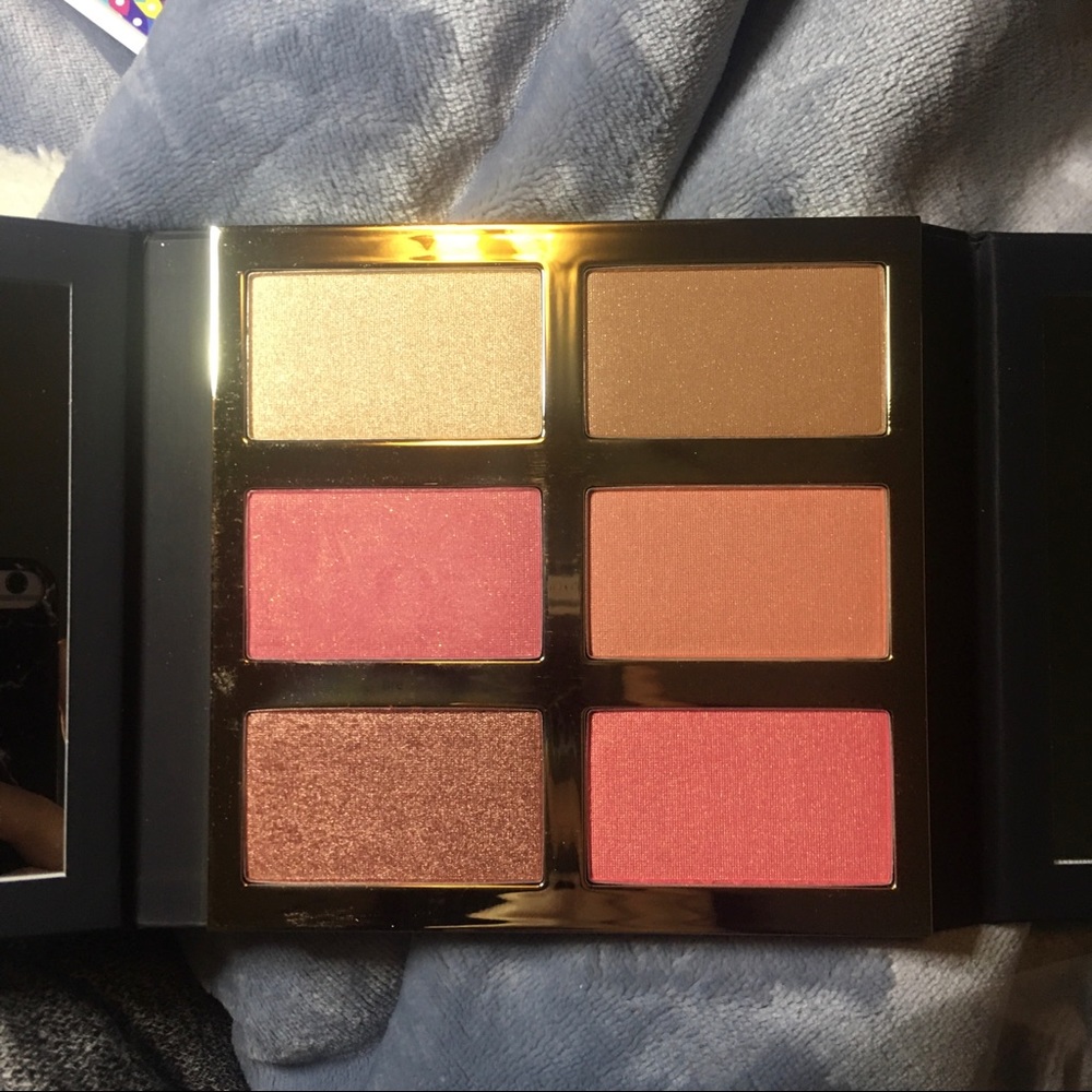 ⬇️ TARTE Glow and Blush Palette